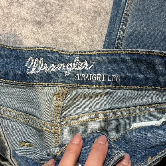 🤠 Wrangler Ladies’ NWT Straight-Leg Western Jeans – Light Wash Perfection! 🤠 - Picture 6 of 16